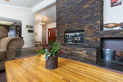 Bear Stone-686 by Big Bear Vacations - image 11
