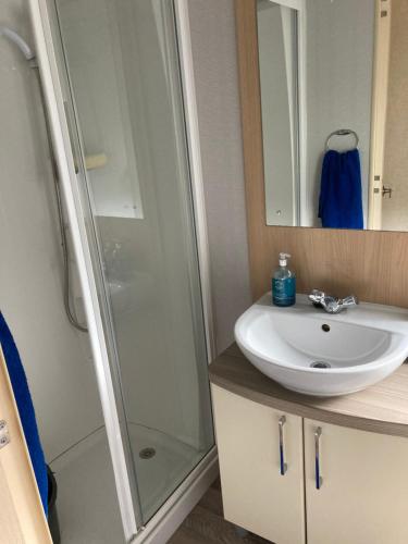 Luxury caravan at Turnberry - short walk to beach