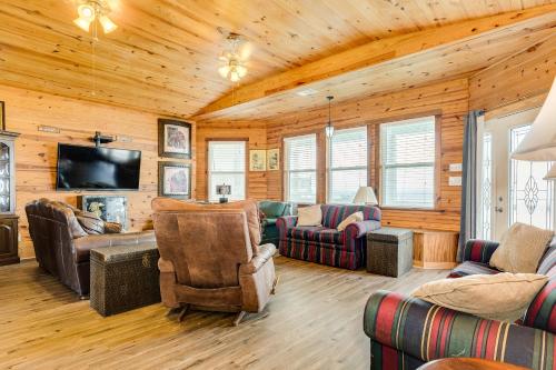 Cabin by the Sea in Gilchrist, USA