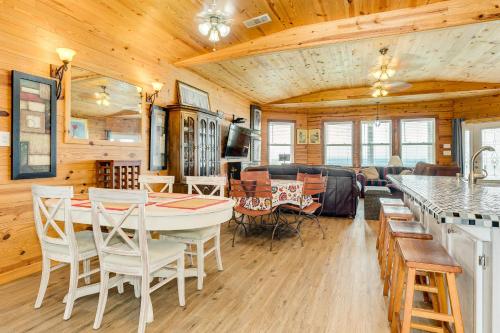 Cabin by the Sea in Gilchrist, USA
