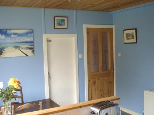 RoSE COTTAGE THREE BEDROOM HOUSE WITH PARKING Summer Special in Carsphairn