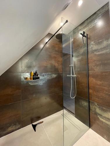 Bathroom, Tastefull double story 2 bedroom appartment/house in Planetenwijk