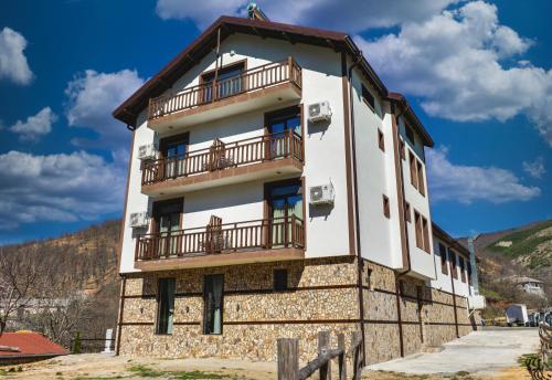 B&B Kirkovo - Family Hotel LILIUM - Bed and Breakfast Kirkovo