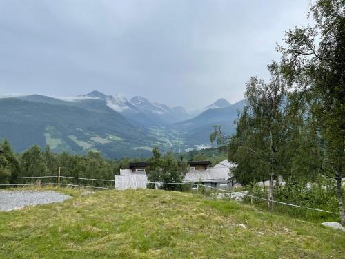 נוף, Lykkeli in סטראנדה