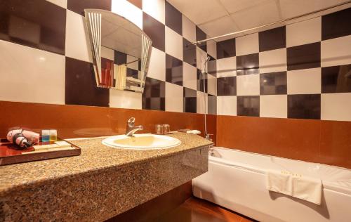 room detail thumbnail 2