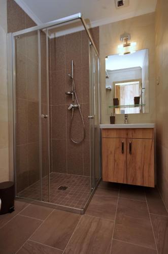Ducha, Almasy Apartmanhaz Gyula in Gyula
