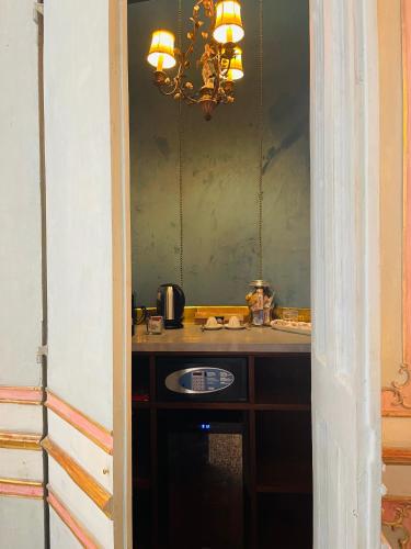 Superior King Room image 9