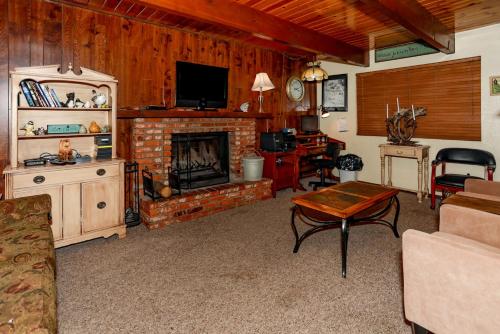 Birdie Cabin-1328 by Big Bear Vacations - image 10