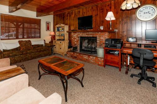 Birdie Cabin-1328 by Big Bear Vacations - image 13