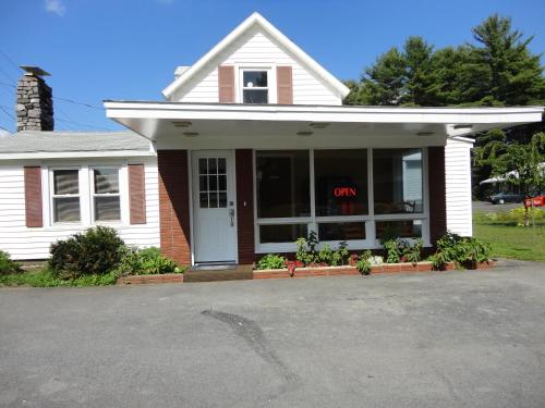 Sara Glen Motel - Saratoga Springs-Glens Falls - 출입구