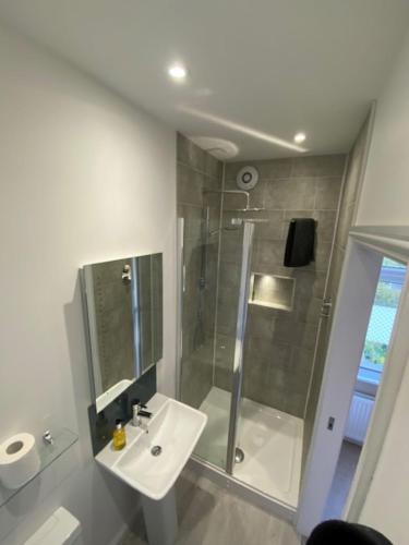 Camelot Guest House - image 13