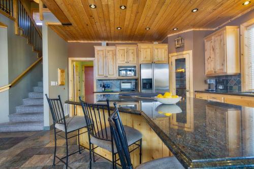 Grand Forest Lodge-1884 by Big Bear Vacations - image 11