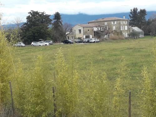 Le Sabatin - Maison de charme, un écrin de verdure gîte à louer Les Rorivas