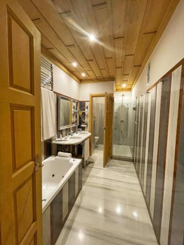 Habitación Doble Clásica con bañera de hidromasaje - 1 o 2 camas - Uso individual Las Casas de la Judería de Córdoba 17