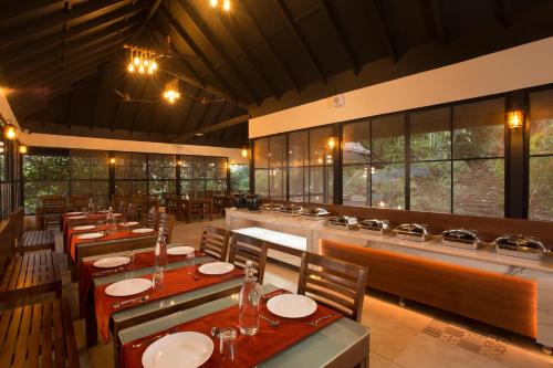 مطعم, Amrezy Luxury Resort & Spa  in Vythiri
