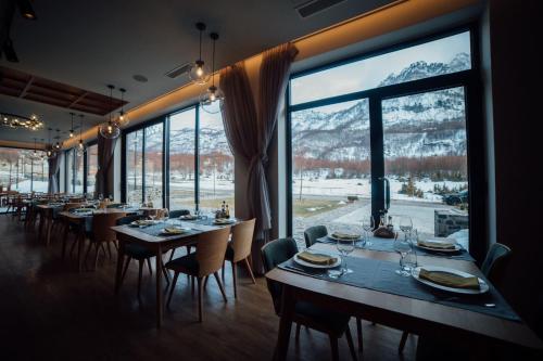 Restorāns, Hotel Kulla e Bajraktarit in Vrita