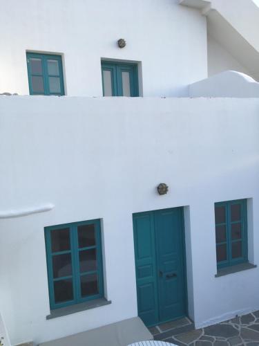 Kifines Suites – Folegandros, UT