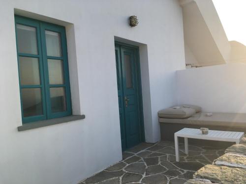 Kifines Suites – Folegandros, UT