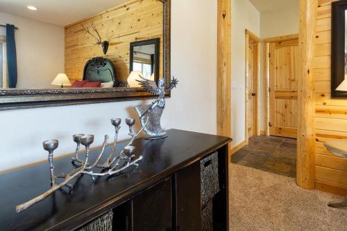 Luxury on Eagle Ridge-1648 by Big Bear Vacations - main image