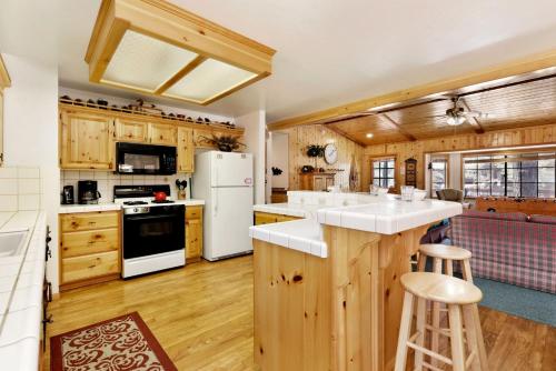 Retreat to Fox Farm-1662 by Big Bear Vacations - image 14