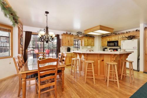 Retreat to Fox Farm-1662 by Big Bear Vacations - image 14