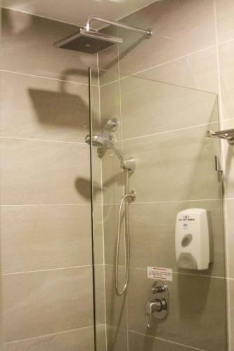Shower, One Avenue Hotel in Kuala Lumpur