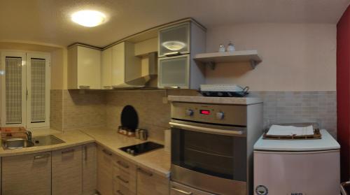 ห้องครัว, Gudelj Apartments in เปราสต์