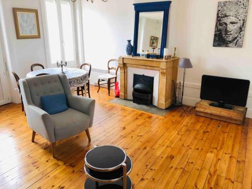 . Le Cheylard, appartement spacieux et lumineux