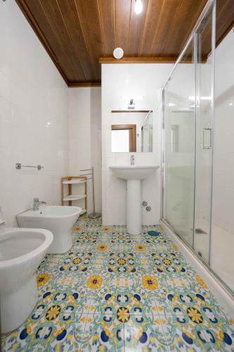 Deluxe Triple Room with Sea View image 10