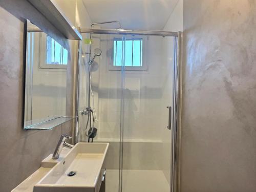 Bathroom, L'authentic Champigny sur Marne in Champigny-sur-Marne