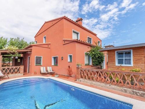  Cozy holiday home with pool in St Pere Pescador in Sant Pere Pescador