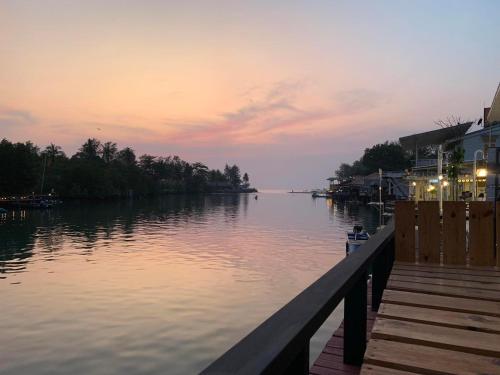 Baan Rim Klong KohChang บ้านริมคลองเกาะช้าง