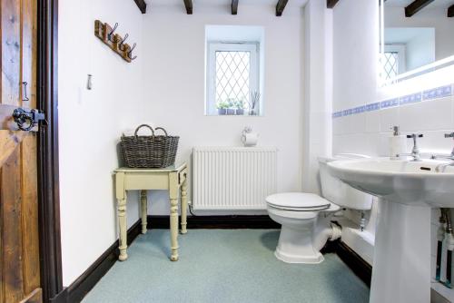 Unique Cottage The Old Stables Pembrokeshire Sleeps 8 - Welsh Tourist Board Award 5 Stars