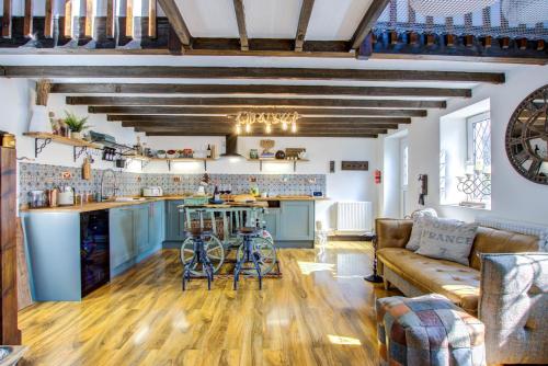 Unique Cottage The Old Stables Pembrokeshire Sleeps 8 - Welsh Tourist Board Award 5 Stars