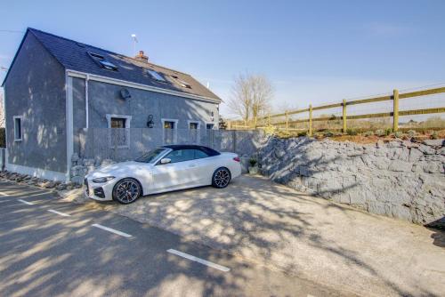 Unique Cottage The Old Stables Pembrokeshire Sleeps 8 - Welsh Tourist Board Award 5 Stars