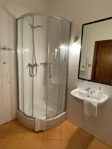 2 twin beds
