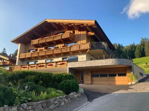 Auf der Sonnenseite in Schattwald, Österreich