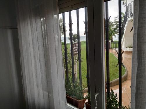 Little Paradise . Apartment in front of the sea in Comarruga