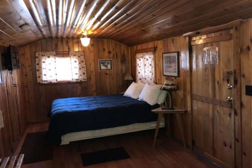 Standard Queen Cabin