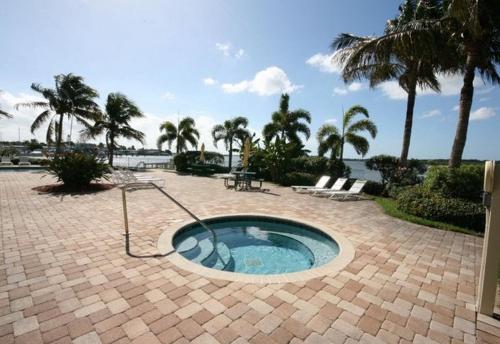 Pezsgőfürdő, Boca Ciega Resort by Travel Resort Services in Seminole (FL)