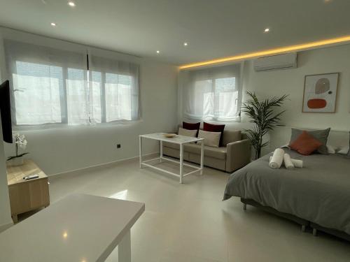 1 queen bed, 1 sofa bed