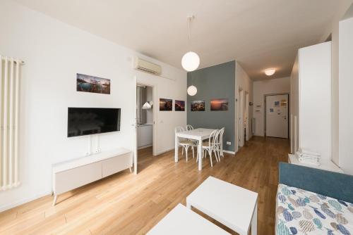 Poseidon Apartment 011019-LT-0180 Poseidon Apartment 011019-LT-0180