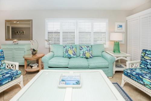 TARPON BEACH 201 - image 3