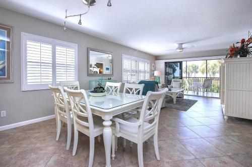 TARPON BEACH 201 - image 5