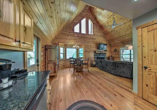 Amazing Creek View Cabin w/ Hot Tub, Firepit & Pool Table