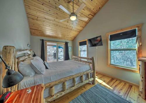 Amazing Creek View Cabin w/ Hot Tub, Firepit & Pool Table