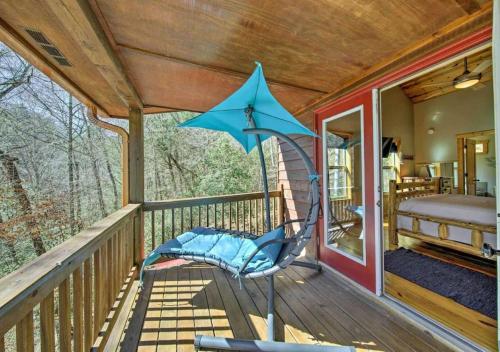 Amazing Creek View Cabin w/ Hot Tub, Firepit & Pool Table