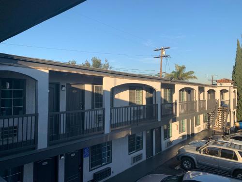 Budget Motel - image 8