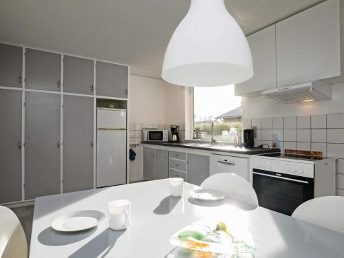  6 person holiday home in lb k, Ferienwohnung in Ålbæk