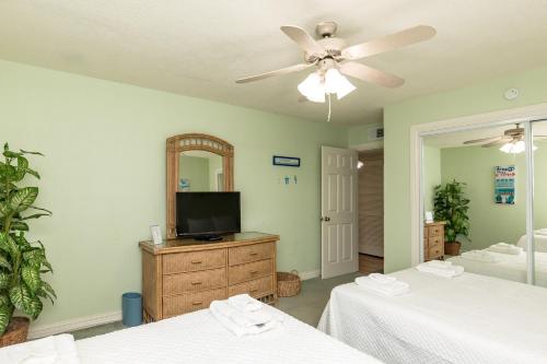 Surfside 216 by Padre Escapes - image 10